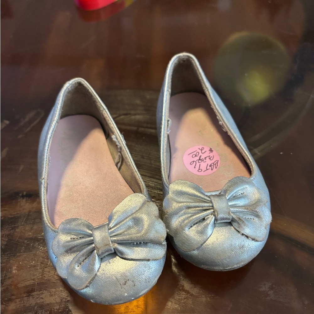 Place Silver Kids Dress Shoes with Bow